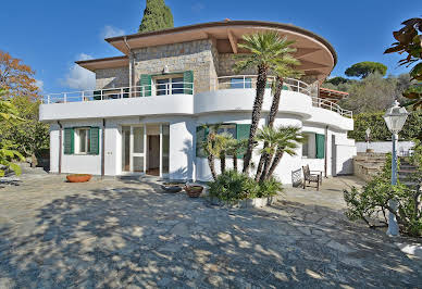 Villa with terrace 9