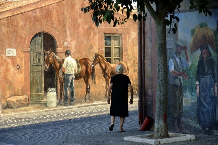 Tinnura e i suoi murales di dobrasil