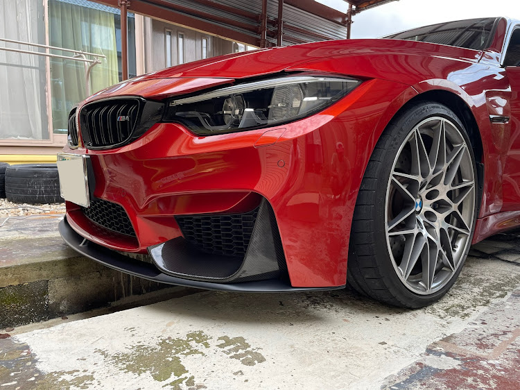 M4 クーペの大人の休日・さとうさんf82 M4ヘッドライトフィルム貼り・スモーク化・皆さんで楽しく・車弄りに関するカスタム事例の投稿画像2枚目