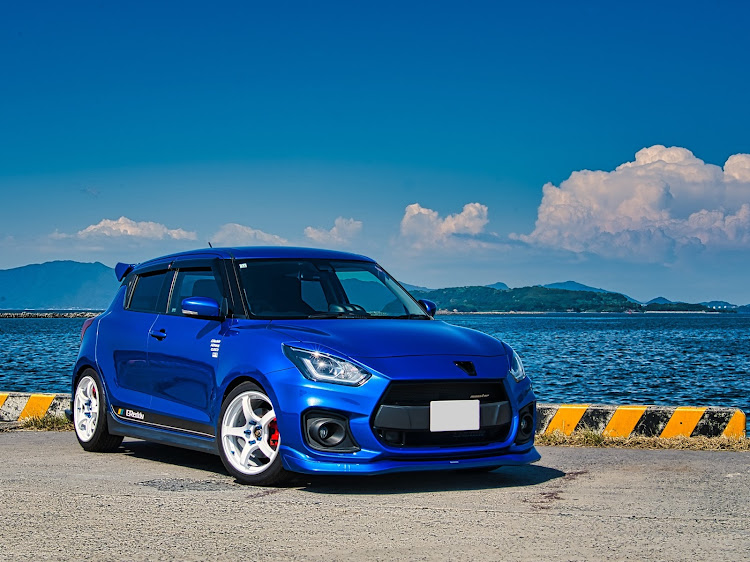 スイフトスポーツの海はいいね・テトラの落とし物？・高塔山・ちょっとだけドライブに関するカスタム事例の投稿画像2枚目