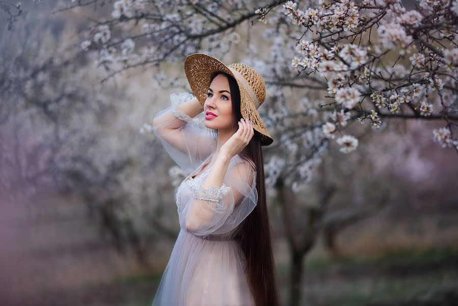 Fotografo di matrimoni Elena Sonik (sonyk). Foto del 12 aprile 2019