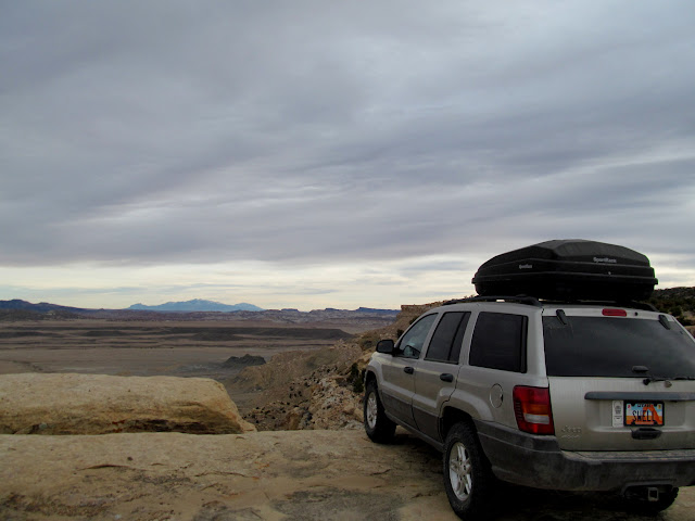 Swell Jeep parked at the Willow Springs Overlook