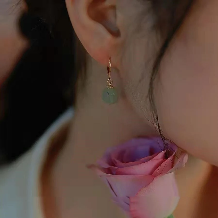 Hetian Jade Earrings Elegance Retro – Experience timeless beauty and retro charm. Enhance your style with these luxuriou