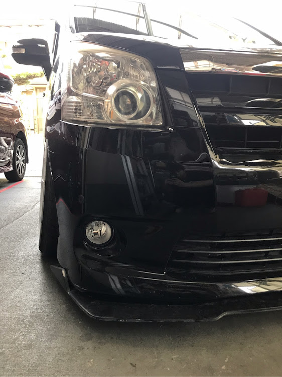 ノアのホイール交換・車高調整・DIYに関するカスタム事例の投稿画像1枚目