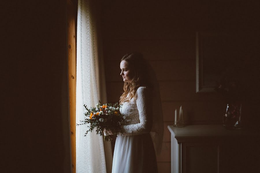 Fotógrafo de casamento Aleksandr Khalabuzar (a-kh). Foto de 23 de outubro 2016