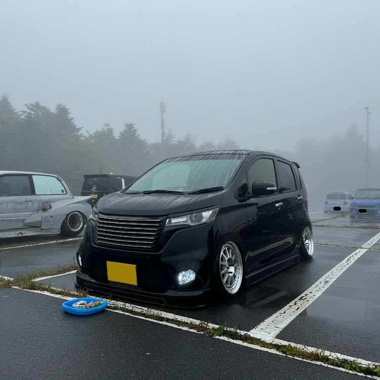 デイズハイウェイスターの軽オーナーズミーティング・車高の違いアピール・後付けサンルーフ・エアフォースエアサス・アヒル商会独立アクスルに関するカスタム事例の投稿画像1枚目
