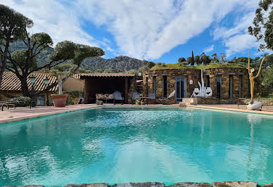 Propriété avec piscine en bord de mer 2