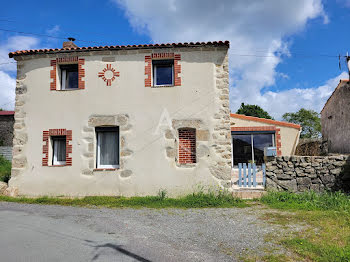 maison à Saint-Etienne-du-Bois (85)