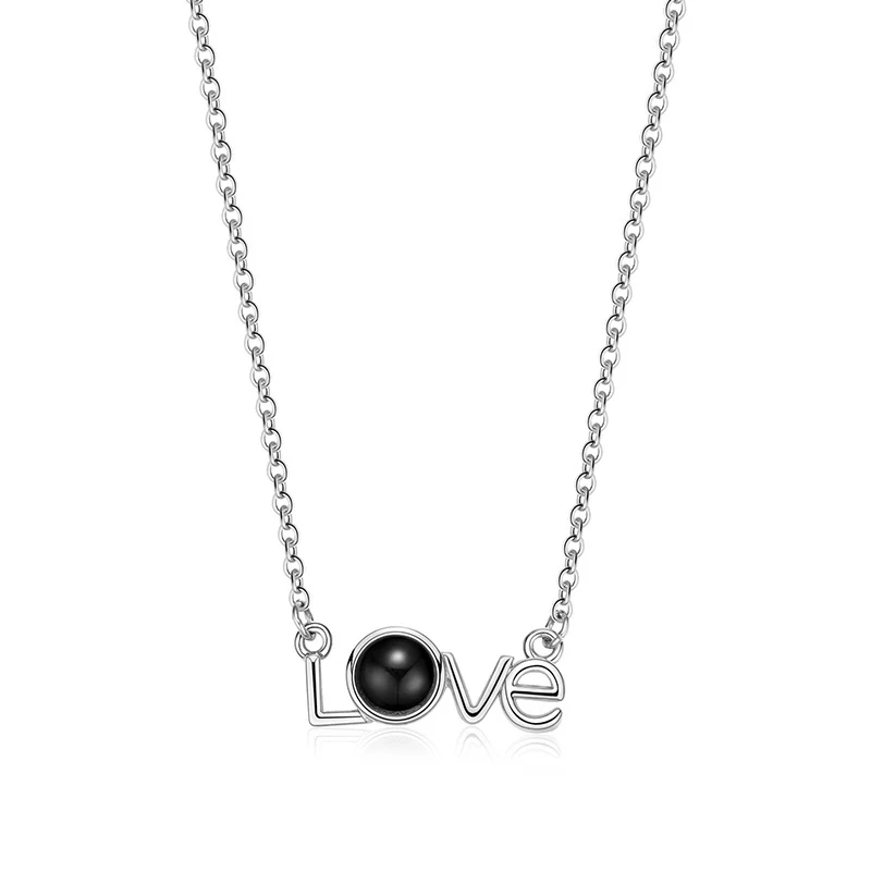 Title 6, Collier pendentif forme AMOUR avec projection, ...