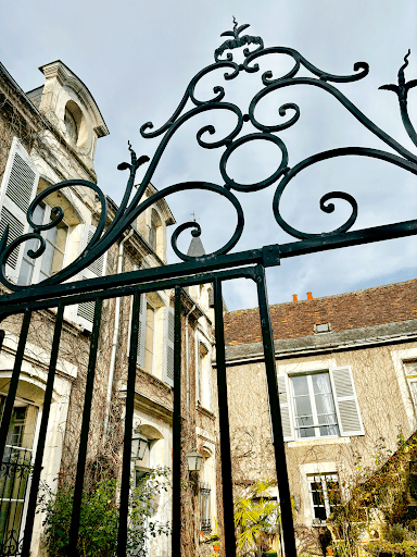 Private mansion with garden 3
