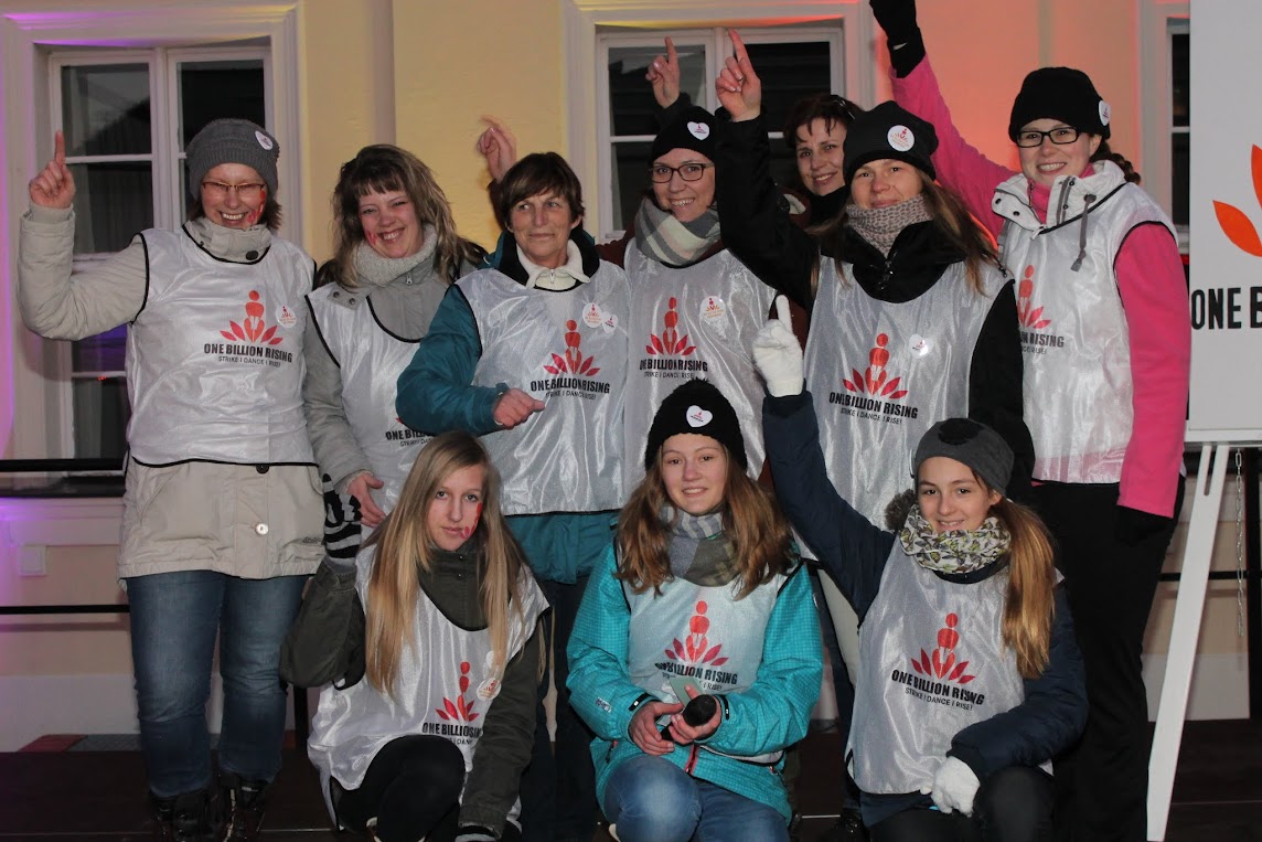 Viele (junge!) Menschen setzten heute in Angermünde ein Zeichen gegen Gewalt an Frauen und Kindern. Foto: A. Schwarze