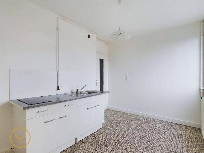 Location  appartement 3 pièces 63.07 m² à Saint-Julien-les-Villas (10800), 649 €