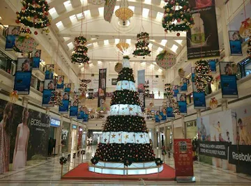 DLF_promenade_Christmas_Decor