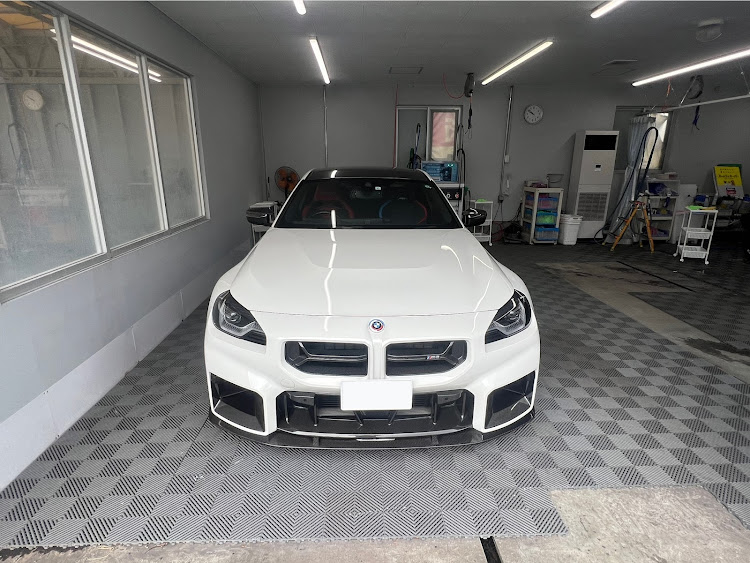 M2 クーペのカーボンボンネット・スタディ・スタディ横浜・Alpha-N・眠れない夜に関するカスタム事例の投稿画像1枚目