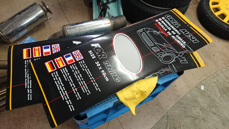 WRX STIの洗車・DIY・フロントグリル交換に関するカスタム事例の投稿画像5枚目