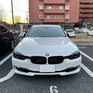 320i