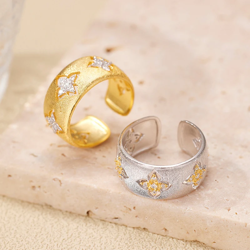 Klassieke 925 zilveren ring, ambachtelijk getekend design, luxe en uniek. Sieraad voor een stijlvolle uitstraling en persoonlijke touch.