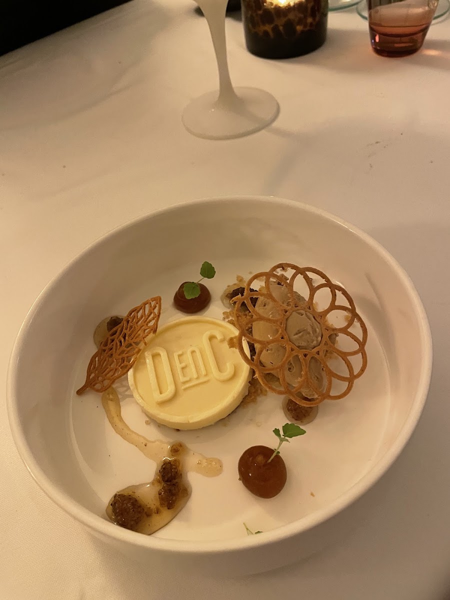 This was my friends dessert. They just didnt put the garnish on mine