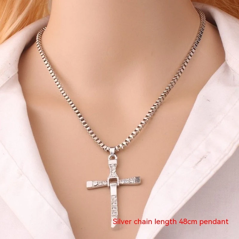 Colar em forma de cruz com strass Joia para homens e mulheres, um acessório elegante e significativo para expressar sua fé e estilo.