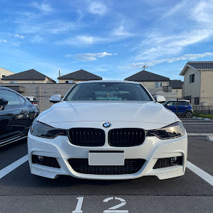 320i