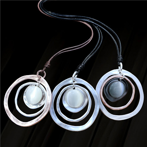 Title 1, Concentric circle with sweater chain female