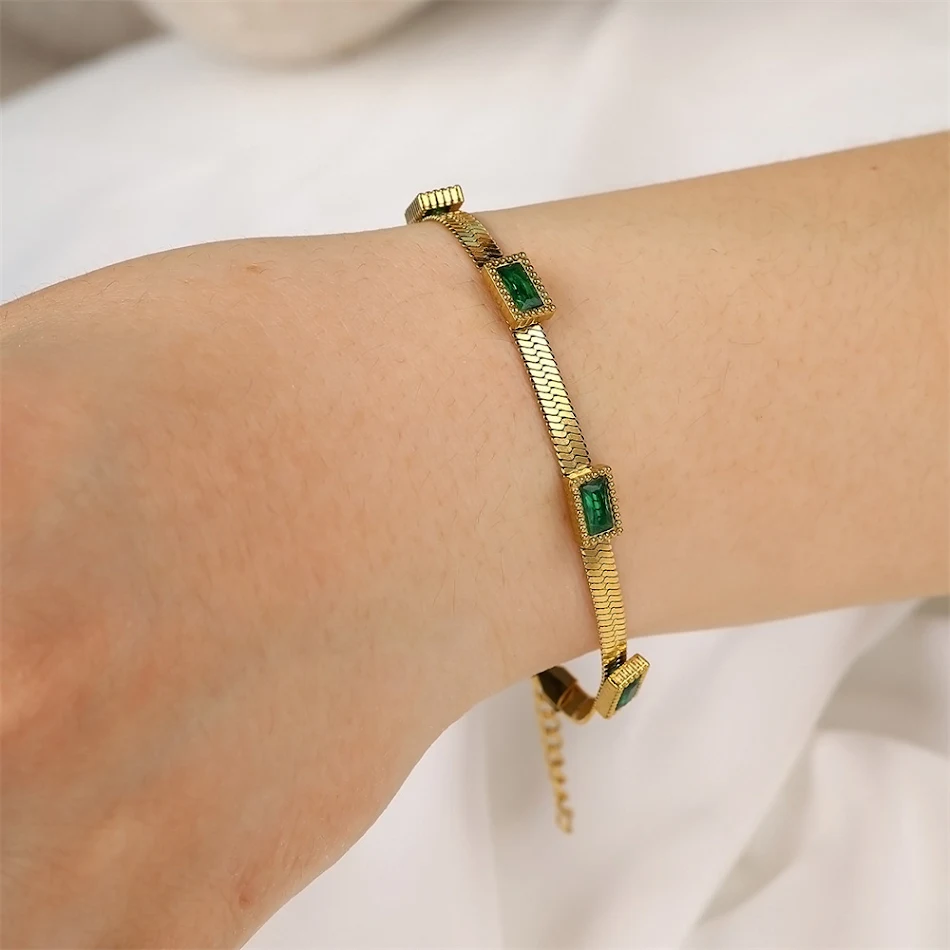 Mode Armband met smaragdgroene zirkonia, 18K goud titanium staal, elegant en duurzaam, ideaal voor een stijlvolle look, perfect voor elke gelegenheid.