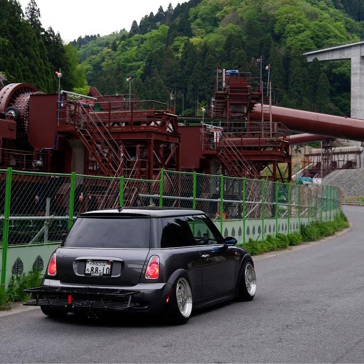 ミニクーパーSのslammed・stance・usdm・ヒッチカーゴに関するカスタム事例の投稿画像1枚目