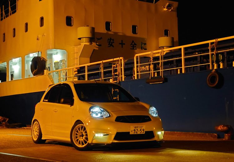 マーチの夜のドライブ・ふ頭・博多湾・日本ライティング・LEDヘッドライトに関するカスタム事例の投稿画像1枚目