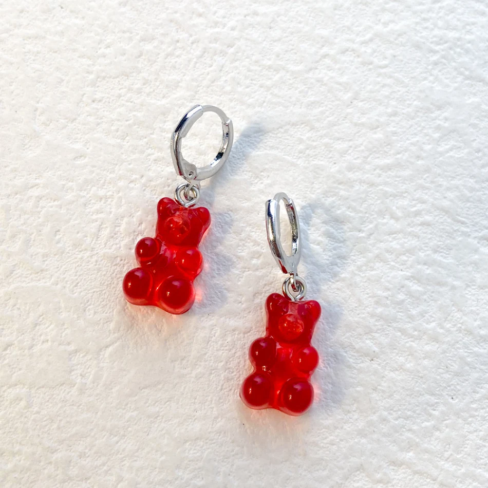 Brincos femininos de resina com gradiente e ursinhos fofos, ideais para um toque adorável e divertido, perfeitos para uso diário e especial.