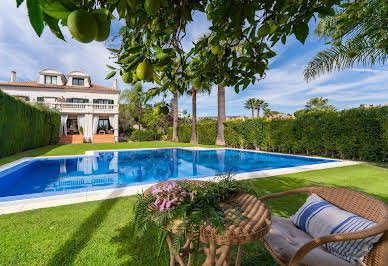 Maison avec piscine et terrasse 17