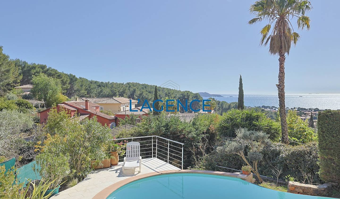 Villa avec piscine et terrasse Carqueiranne