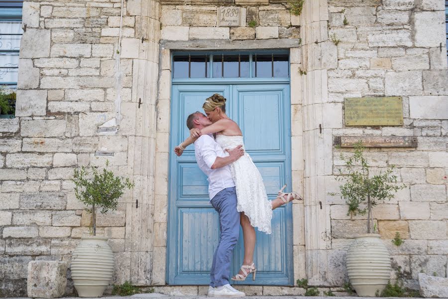 Fotógrafo de bodas Konstantinos Poulios (poulios). Foto del 16 de abril 2019