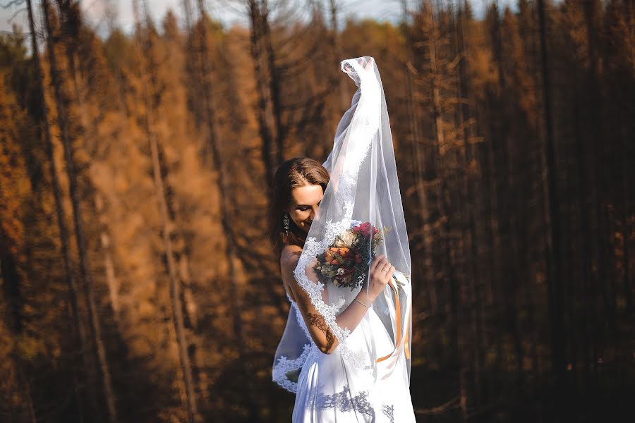 Fotógrafo de casamento Sergey Kuzmenkov (serg1987). Foto de 5 de outubro 2017