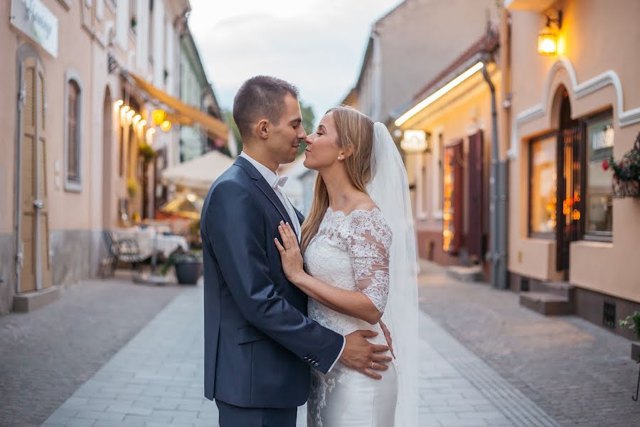 Fotografo di matrimoni Judit Simon (simonjudit). Foto del 31 maggio 2019