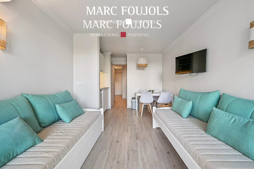 Appartement avec terrasse et piscine 3