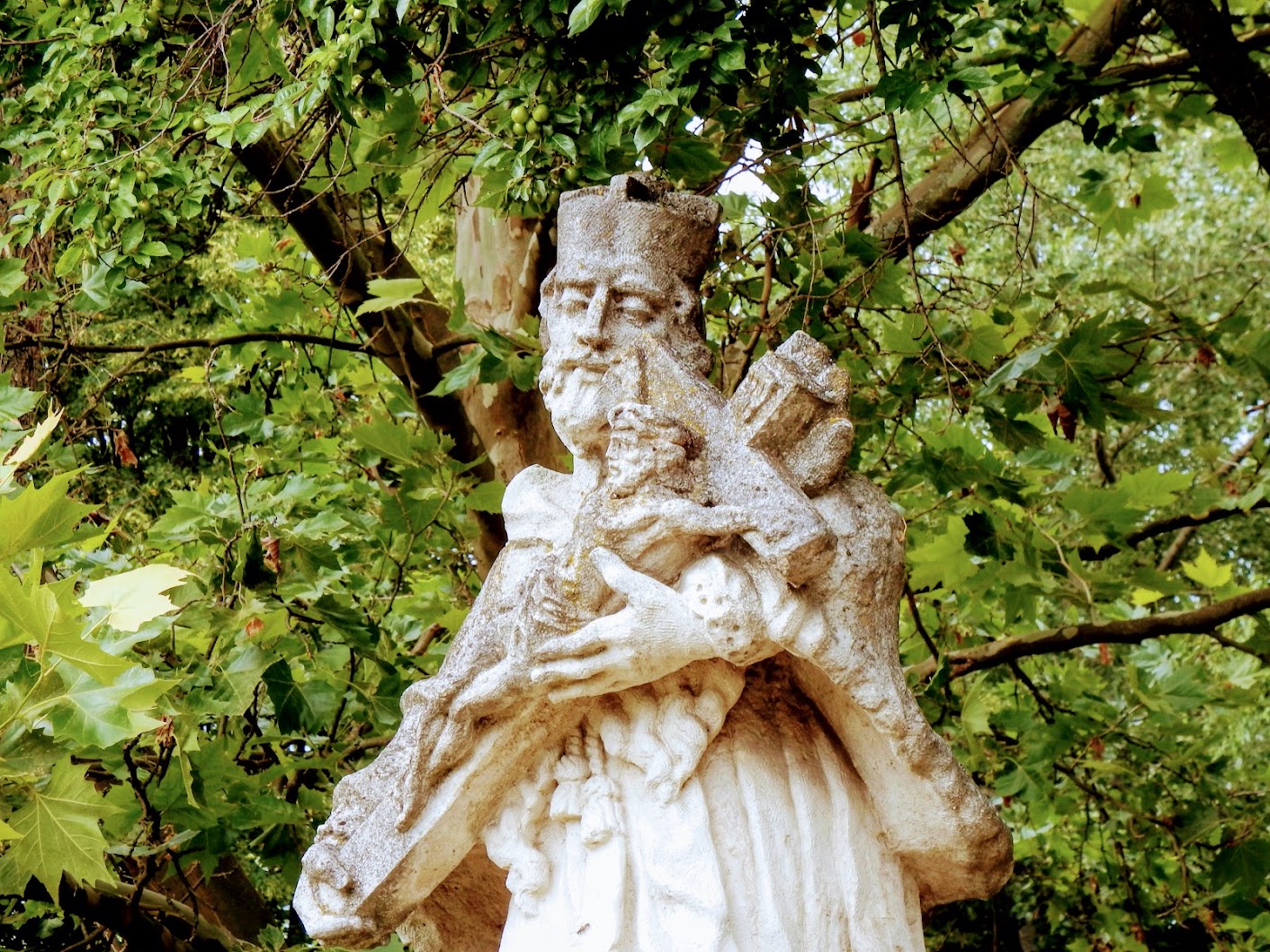 Etyek - Nepomuki Szent János-szobor a Magyar-kút mellett