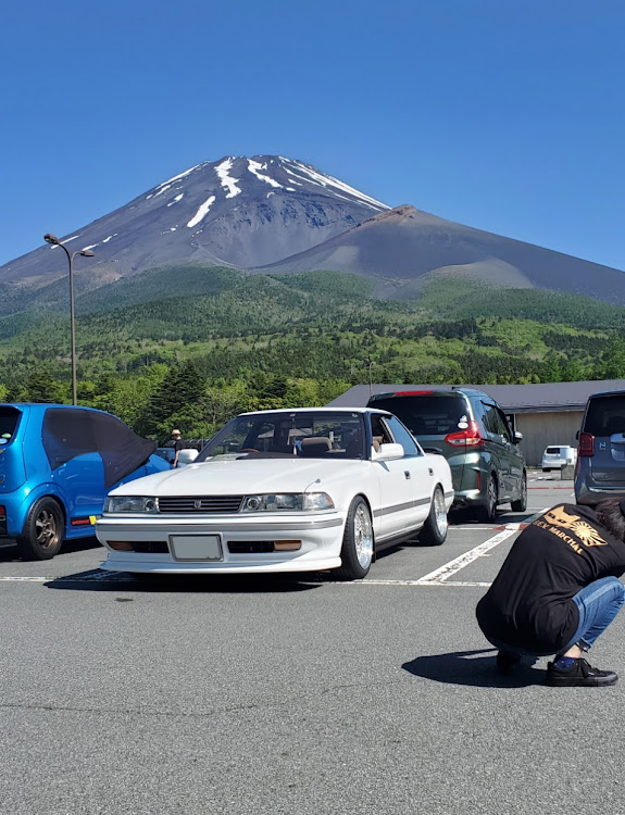 マークIIのシャコタン 81マークII・ネオクラオーナーズミーティング・低そうで低くない少し低い車・宜しくお願いしますm(__)mに関するカスタム事例の投稿画像1枚目