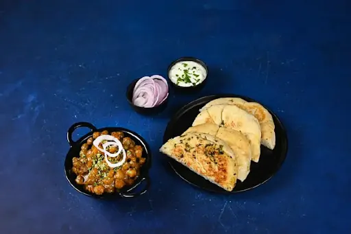 Paneer Chole [250 Ml] With 2 Paneer Stuffed Kulcha