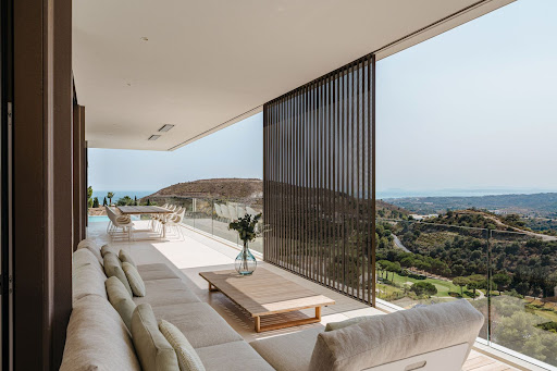 Villa avec piscine et terrasse 2