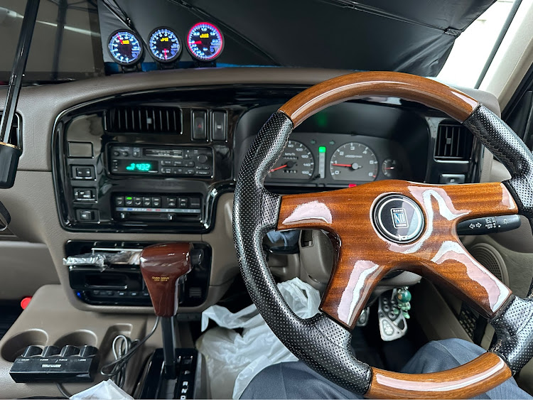 ホーミーコーチのまだ暑いですね・E24 ロイヤル・9月もよろしくお願いします。・秋の気配に関するカスタム事例の投稿画像5枚目