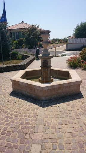 Fontaine De L'église