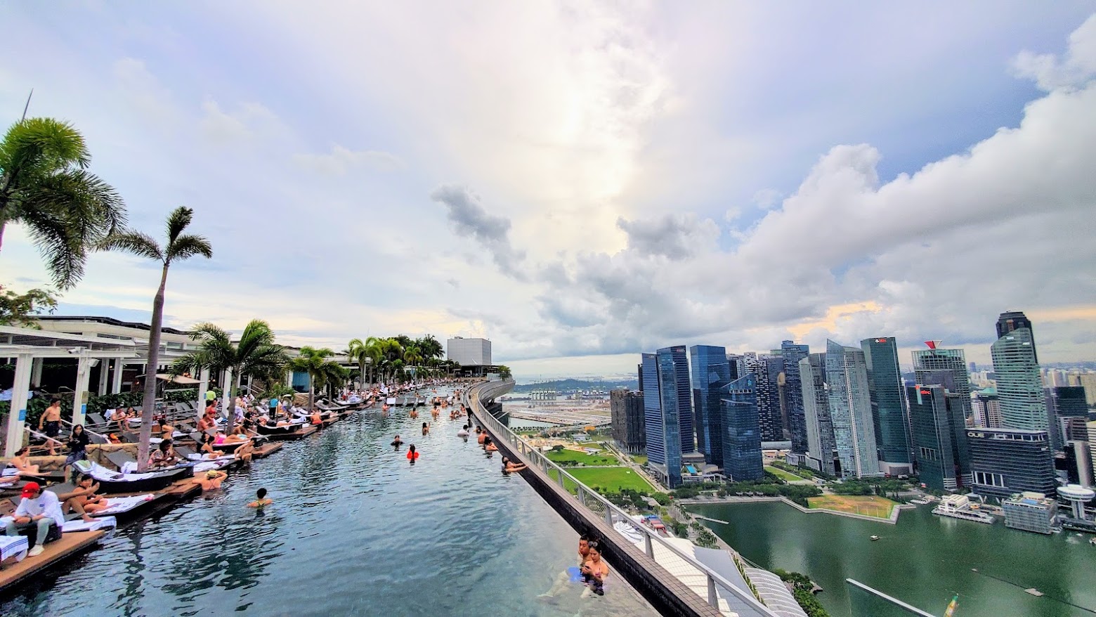 Guide to Visiting Marina Bay Sands, Singapore: I recommend Ce La Vi at Marina Bay Sands - you get a drink and a view for the price