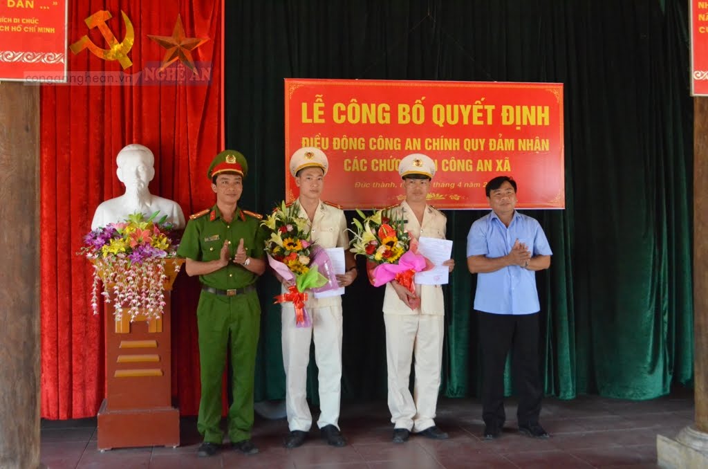  Lãnh đạo huyện Yên Thành, Lãnh đạo Công an huyện trao quyết định cho các đồng chí Đại úy Nguyễn Văn Lệ giữ chức vụ Trưởng Công an xã Đức Thành và trung úy Lê Văn Lợi  đảm nhiệm Công an viên tại xã Đức Thành