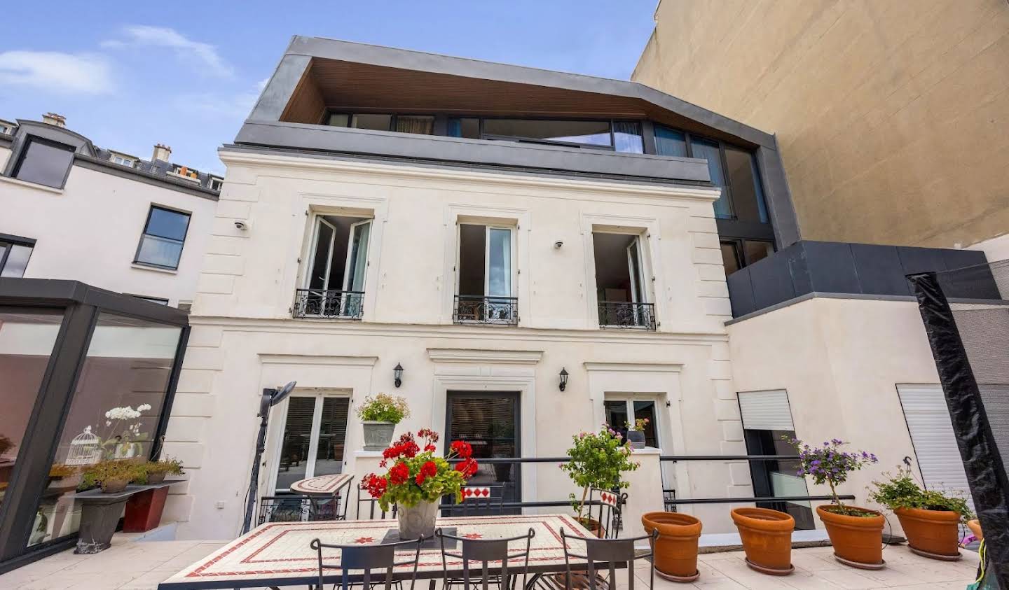 House with terrace Issy-les-Moulineaux