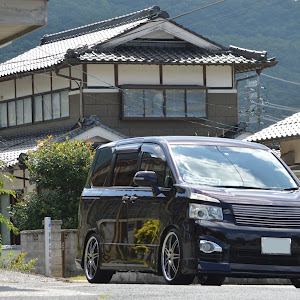 ヴォクシー ZRR70W