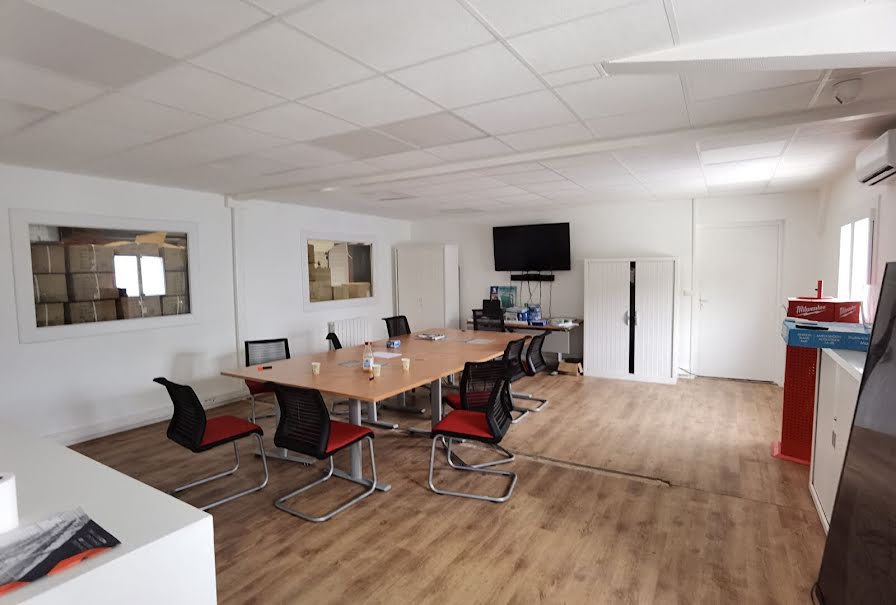 Vente locaux professionnels  900 m² à Saint-Pathus (77178), 1 500 000 €