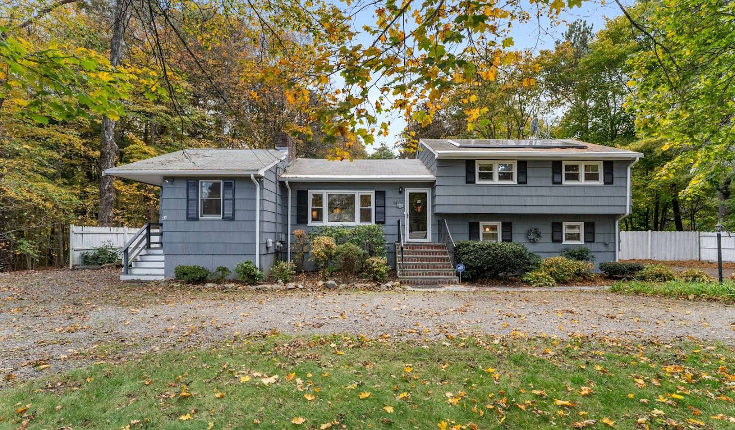 House with garden Wayland