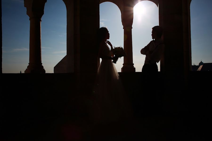 Fotografo di matrimoni Maksim Berlyuta (maximberlyuta). Foto del 5 aprile 2020