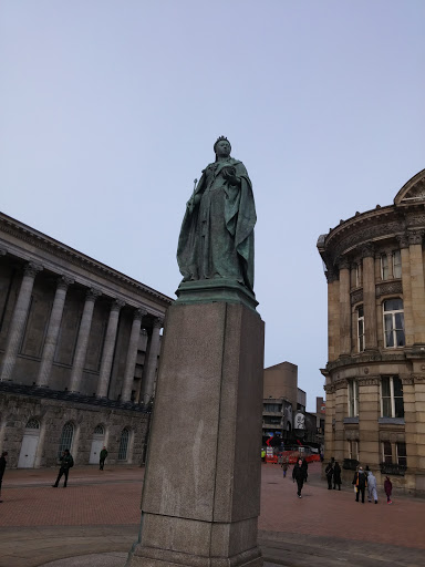 Queen Victoria Statue