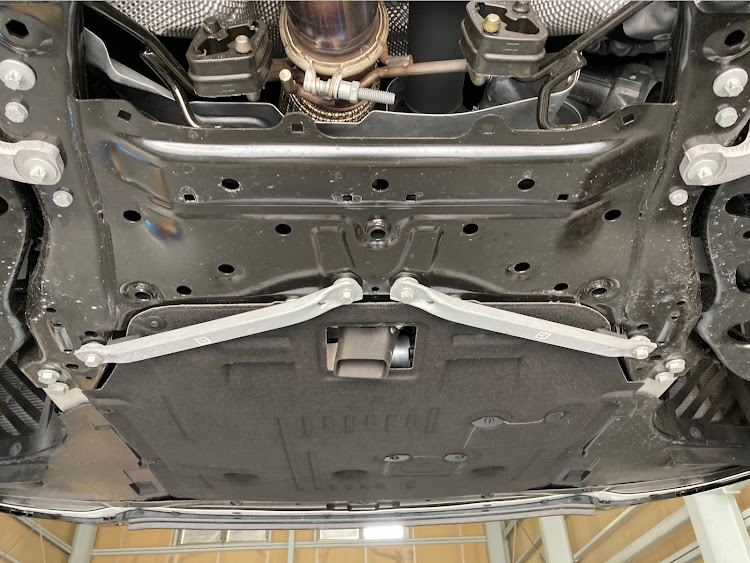 1シリーズ ハッチバックのf40M135i X drive・m performance・ボディ剛性・補強パーツ・いつもイイね＆コメントありがとうございます😆に関するカスタム事例の投稿画像3枚目